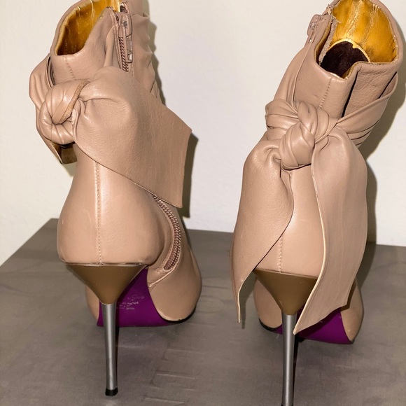 Beige leather heeled booties by  Sergio Zelcer - Picture 2 of 7